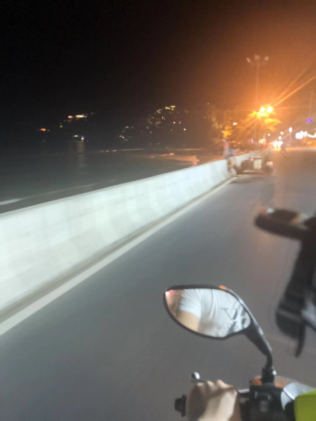 骑小摩托逛遍了Patong